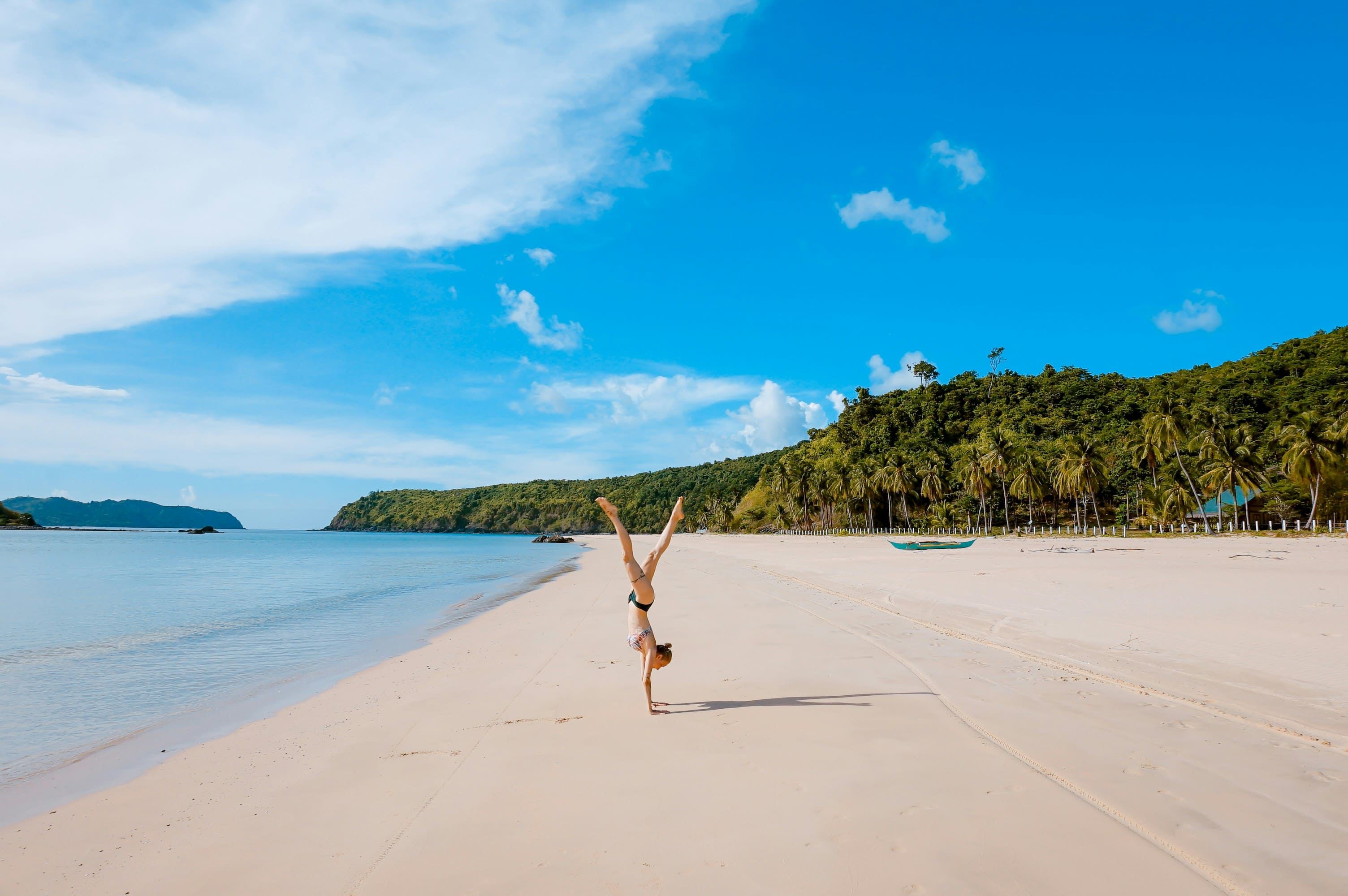 Yoga am Strand als ruhiges Titelbild von Sein Yoga